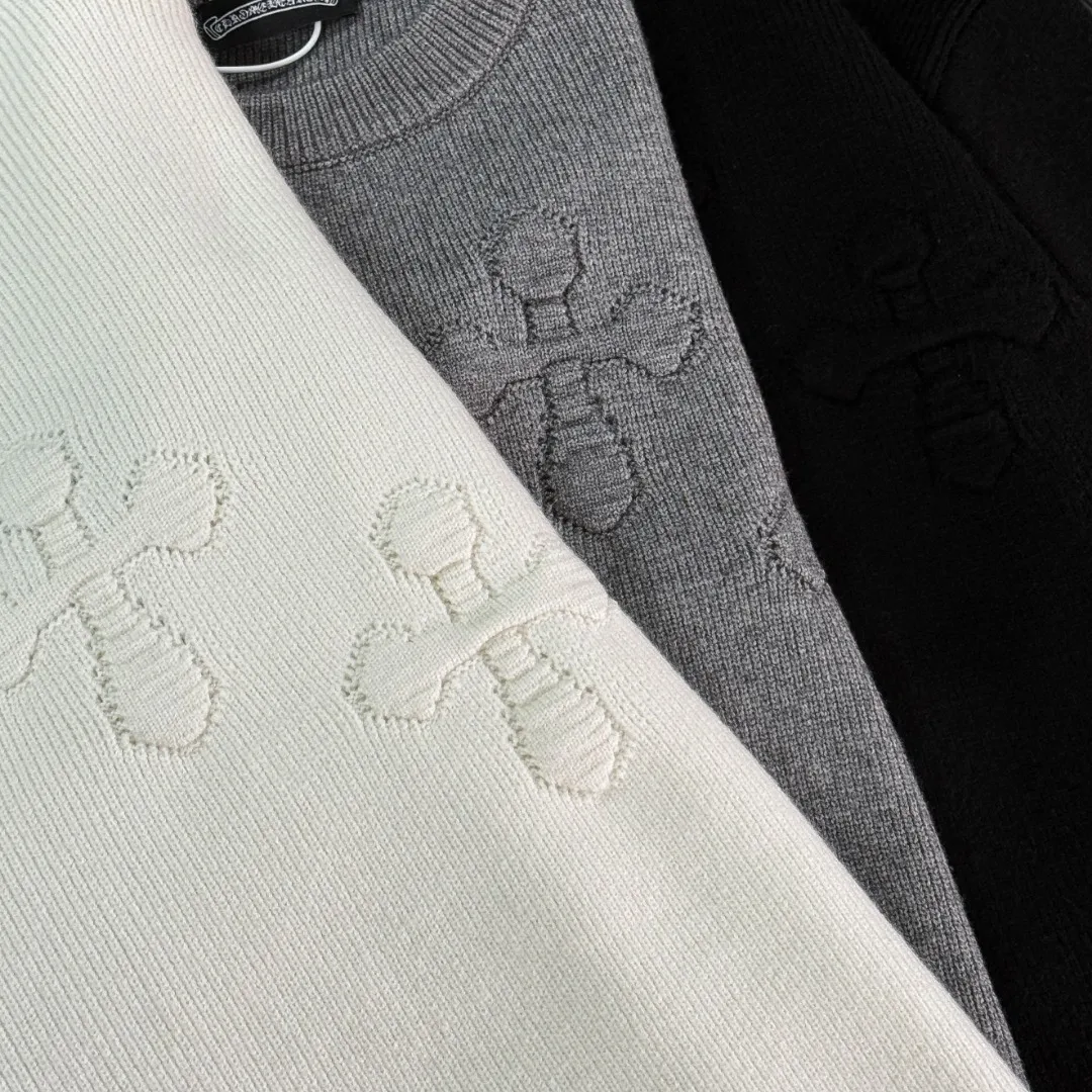 P290 Chrome Hearts 26 high-version wool knitted round-neck sweaters. High-end custom-made 500g sweater fabric. No deformation, no shrinkage, complete with three labels, same style for men and women. Process: The wool is knitted by a 7-needle imported machine. Color: 3 colors. SIZE: XS-L